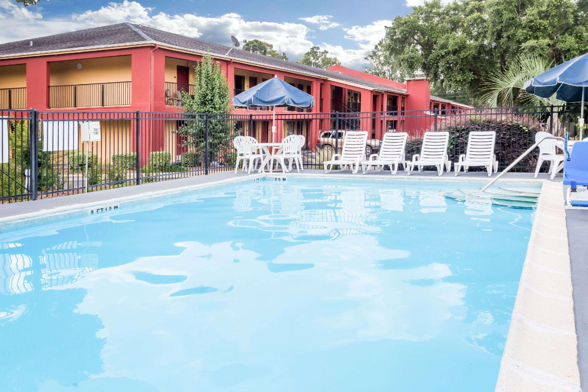 Days Inn By Wyndham Pensacola I-10 Ferry Pass Bagian luar foto