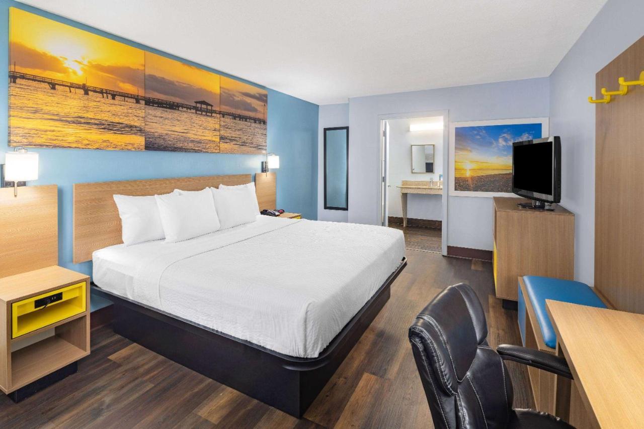 Days Inn By Wyndham Pensacola I-10 Ferry Pass Bagian luar foto