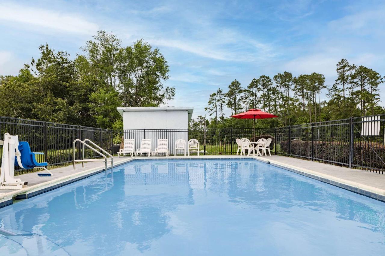 Days Inn By Wyndham Pensacola I-10 Ferry Pass Bagian luar foto