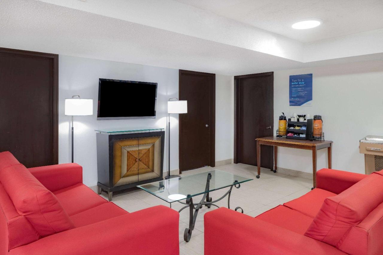 Days Inn By Wyndham Pensacola I-10 Ferry Pass Bagian luar foto
