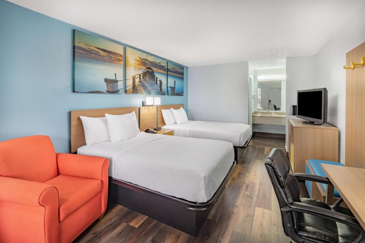 Days Inn By Wyndham Pensacola I-10 Ferry Pass Bagian luar foto