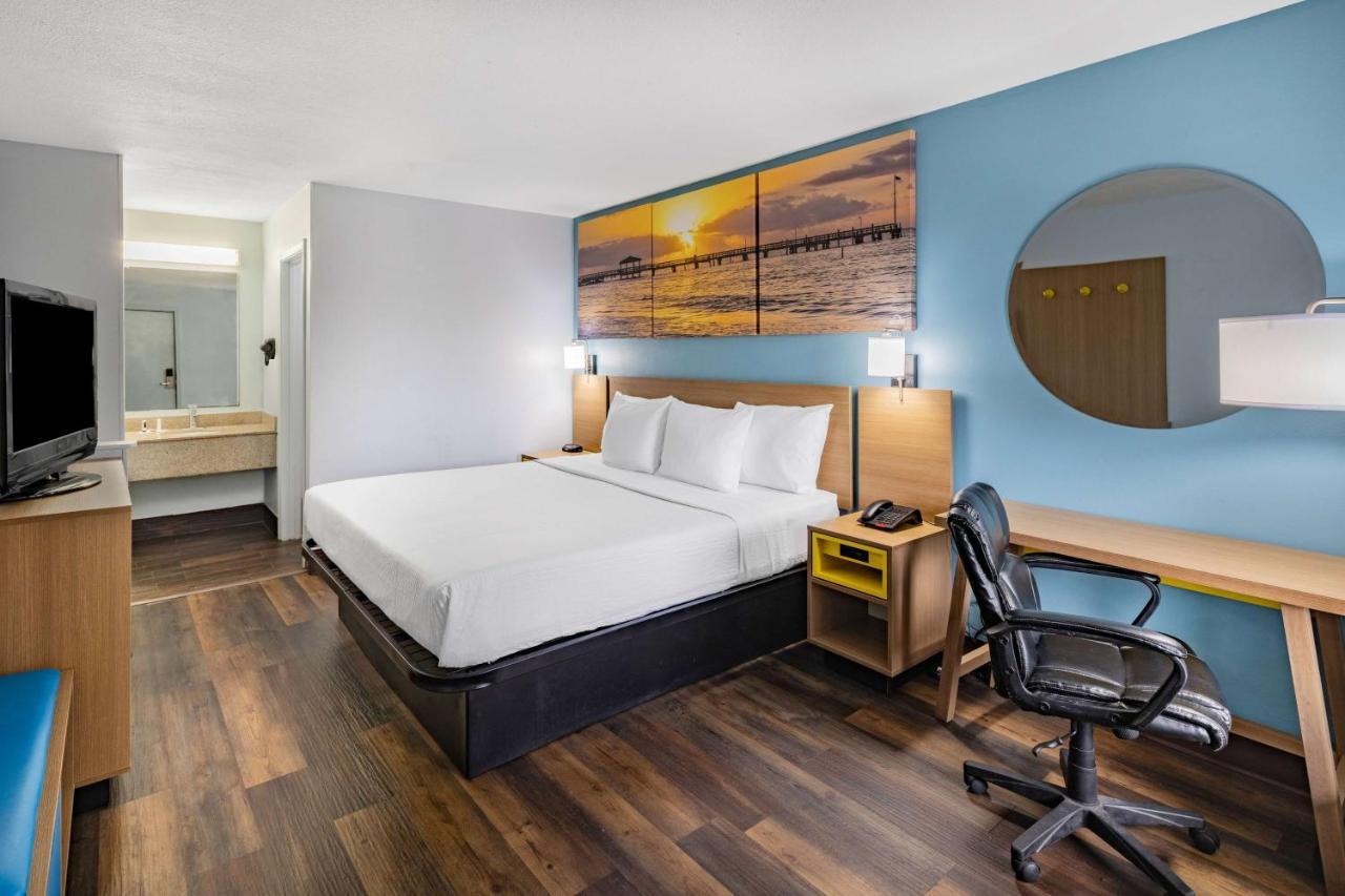 Days Inn By Wyndham Pensacola I-10 Ferry Pass Bagian luar foto