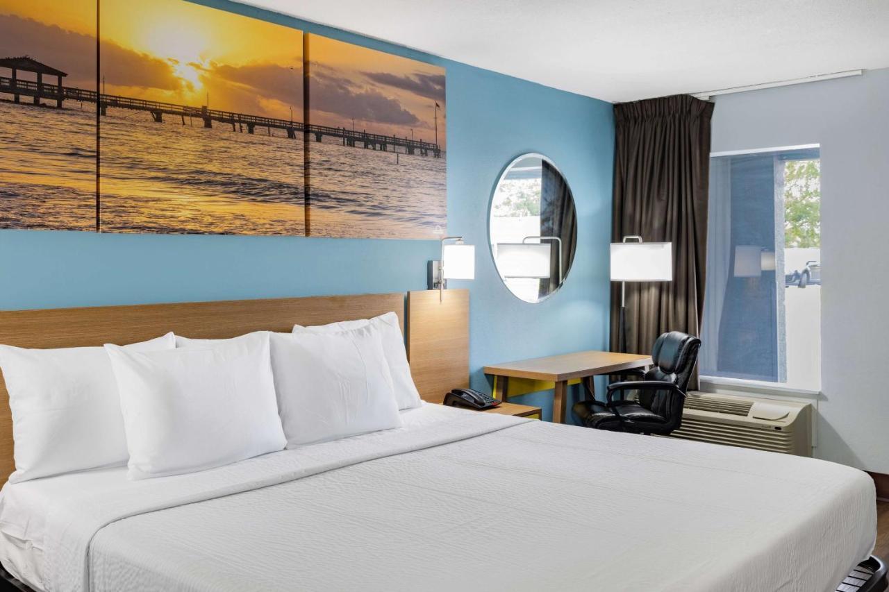 Days Inn By Wyndham Pensacola I-10 Ferry Pass Bagian luar foto