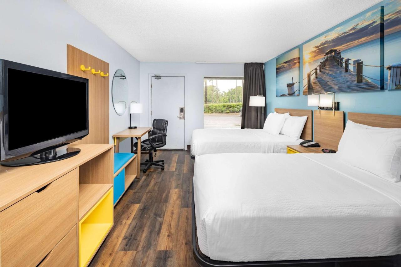 Days Inn By Wyndham Pensacola I-10 Ferry Pass Bagian luar foto