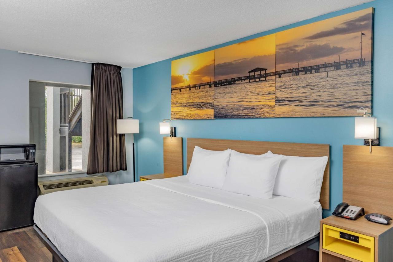 Days Inn By Wyndham Pensacola I-10 Ferry Pass Bagian luar foto