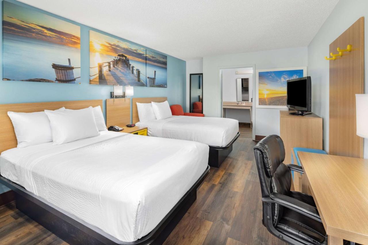 Days Inn By Wyndham Pensacola I-10 Ferry Pass Bagian luar foto