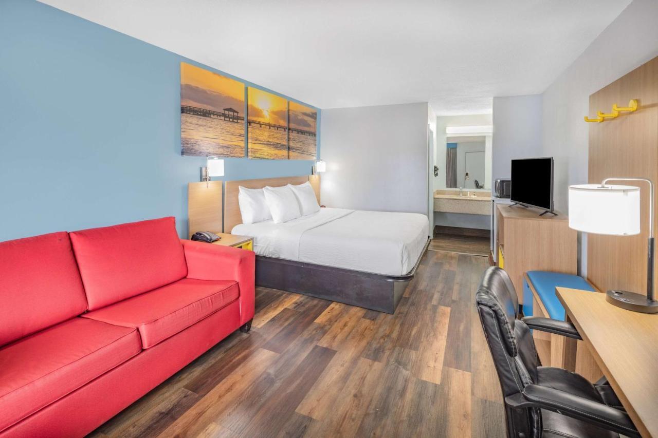 Days Inn By Wyndham Pensacola I-10 Ferry Pass Bagian luar foto