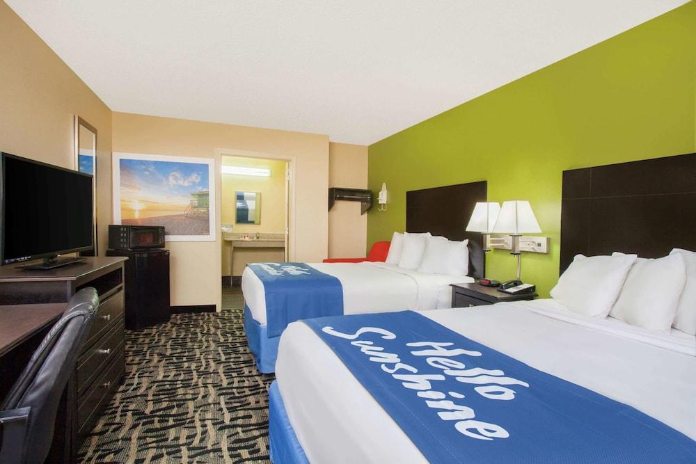 Days Inn By Wyndham Pensacola I-10 Ferry Pass Bagian luar foto