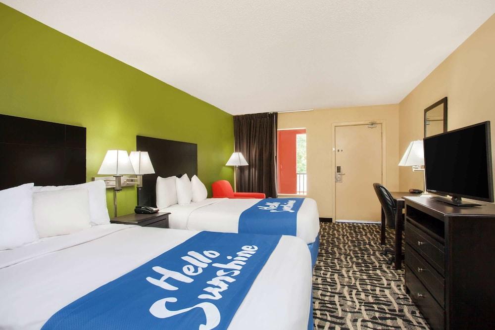 Days Inn By Wyndham Pensacola I-10 Ferry Pass Bagian luar foto