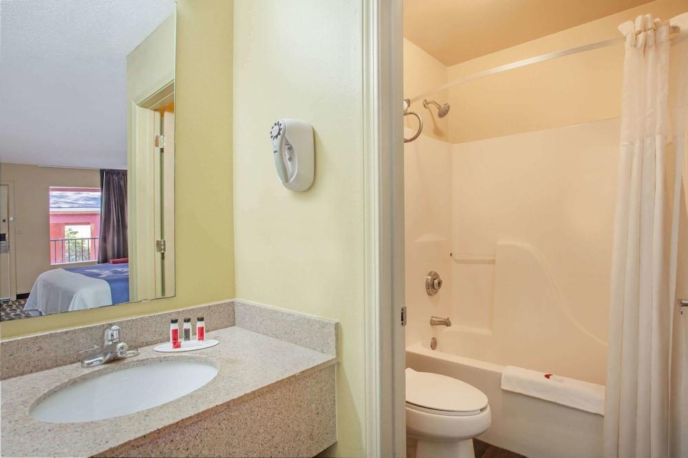Days Inn By Wyndham Pensacola I-10 Ferry Pass Bagian luar foto