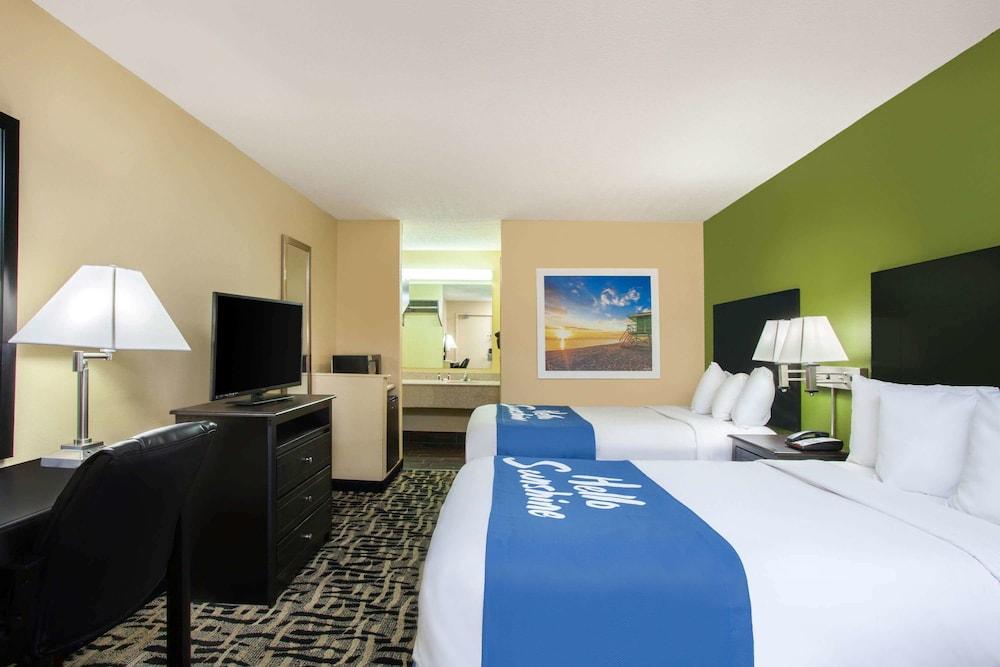 Days Inn By Wyndham Pensacola I-10 Ferry Pass Bagian luar foto