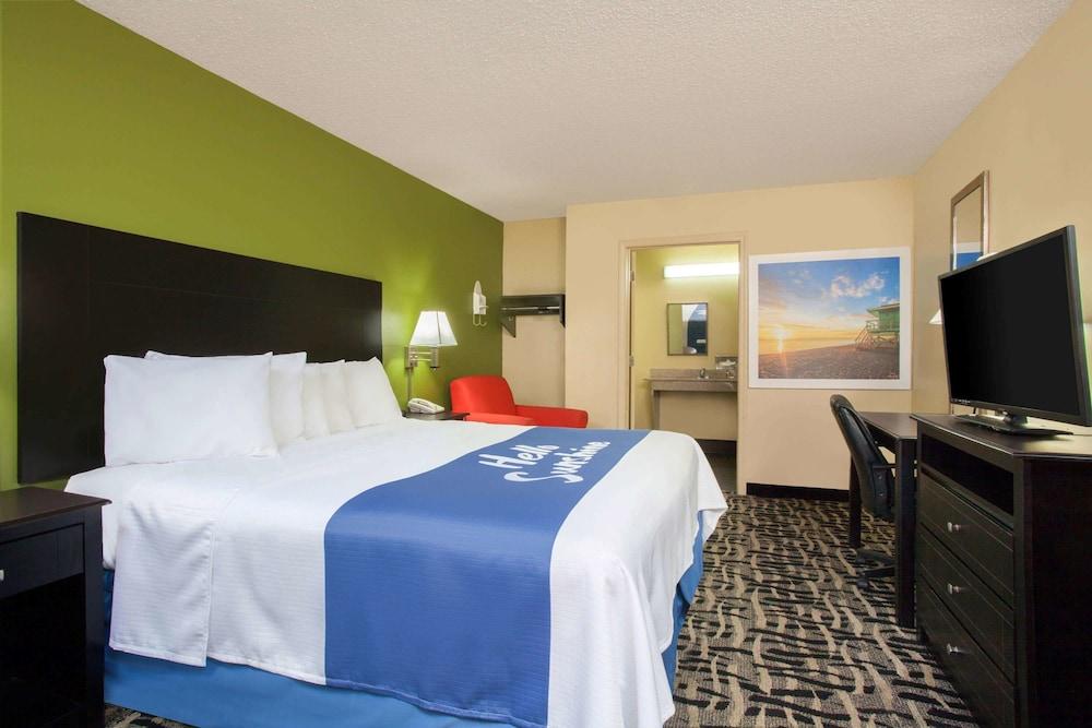 Days Inn By Wyndham Pensacola I-10 Ferry Pass Bagian luar foto