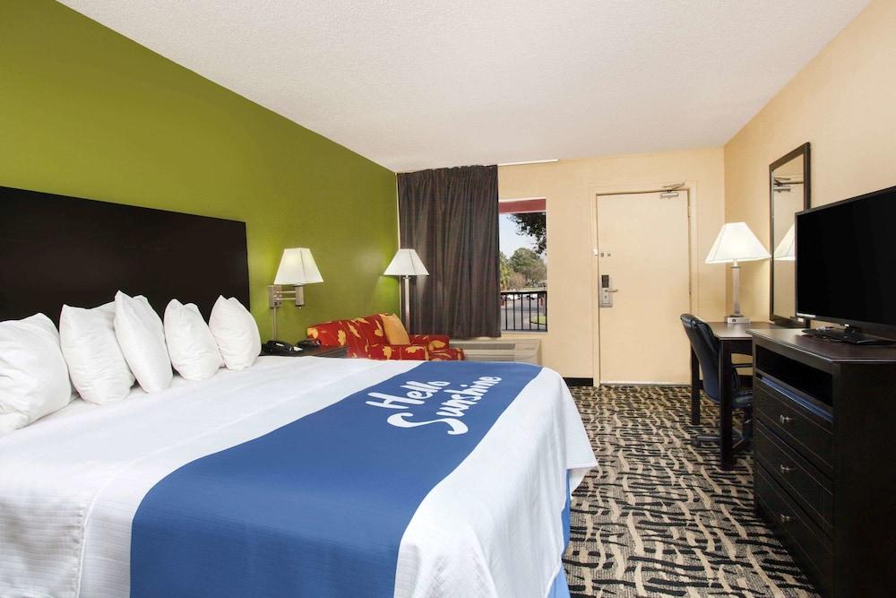 Days Inn By Wyndham Pensacola I-10 Ferry Pass Bagian luar foto