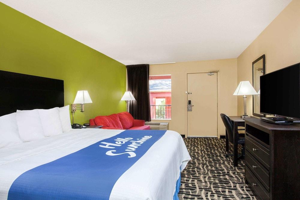 Days Inn By Wyndham Pensacola I-10 Ferry Pass Bagian luar foto