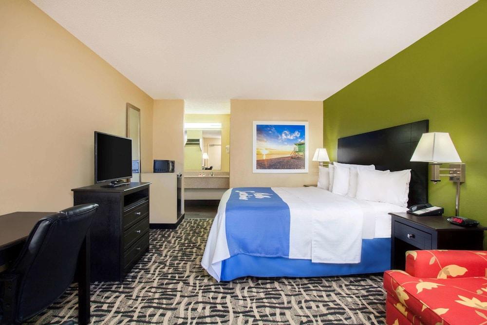 Days Inn By Wyndham Pensacola I-10 Ferry Pass Bagian luar foto