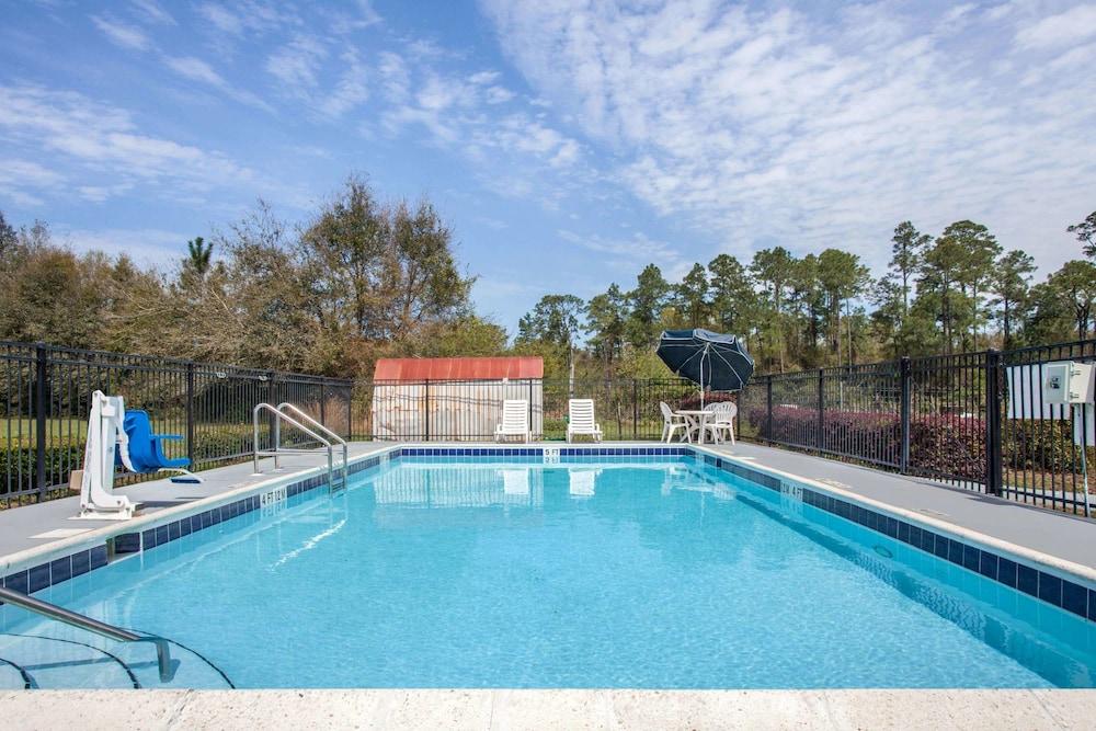 Days Inn By Wyndham Pensacola I-10 Ferry Pass Bagian luar foto